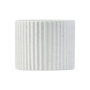 כלי גינון בצבע שמנת עם קוטר 8 ס"מ, עיצוב פשוט ומתאים לגידול צמחים קטנים